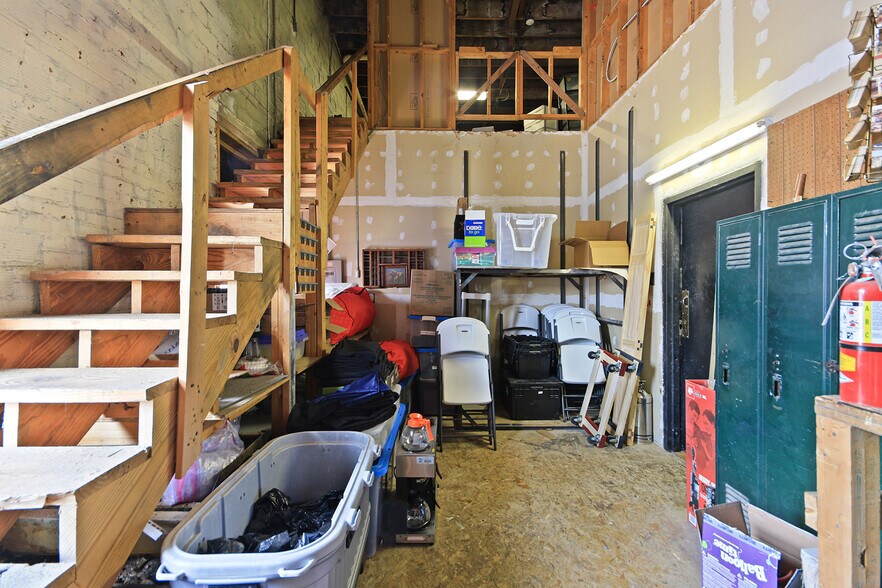 More Photos Of 105 Coal st, Mexico Specialty For Sale