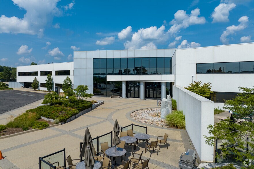 More Photos Of 410 Albert St, Waterloo Office For Lease