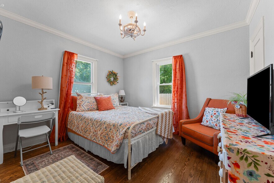 More Photos Of 500 S 2nd St, Branson Specialty For Sale