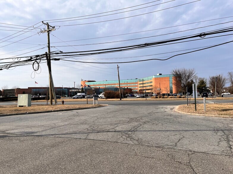 More Photos Of 600 Broadhollow Rd, Melville Office For Lease