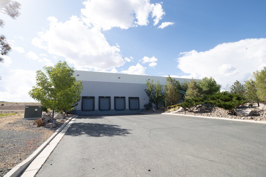 More Photos Of 100 Ireland Dr, Mccarran Warehouse For Lease