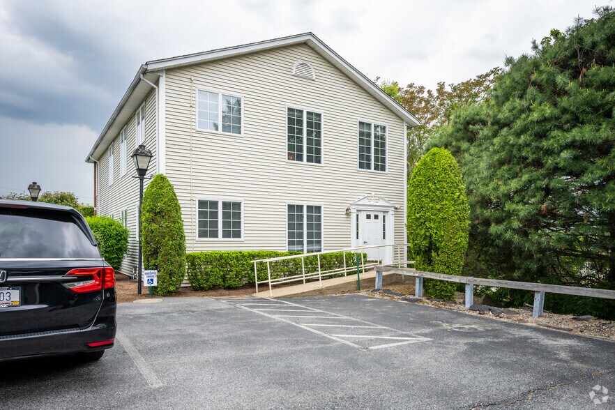More Photos Of 33 College Hill Rd, Warwick Apartments For Lease