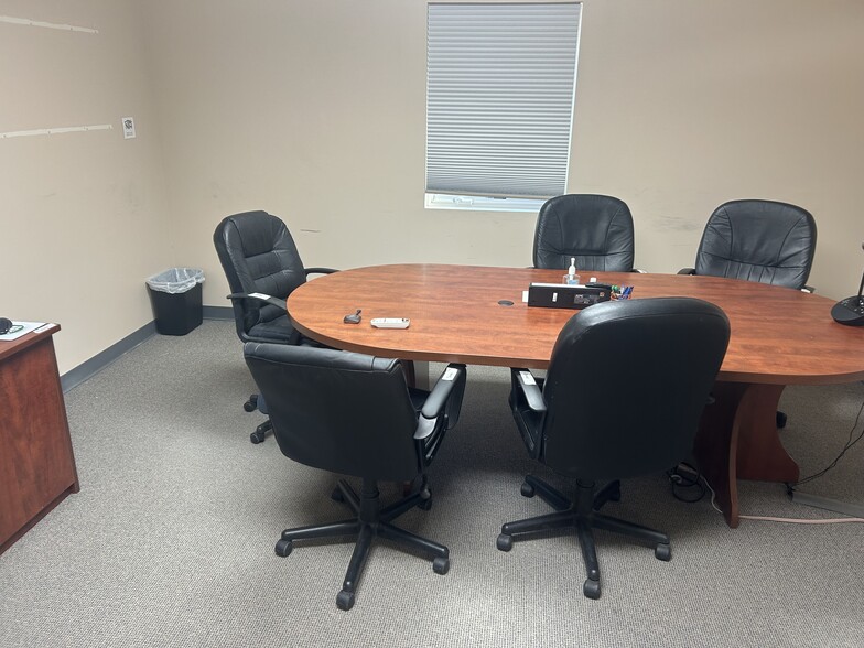 More Photos Of 257 E Randolph St, Nappanee Light Manufacturing For Sale