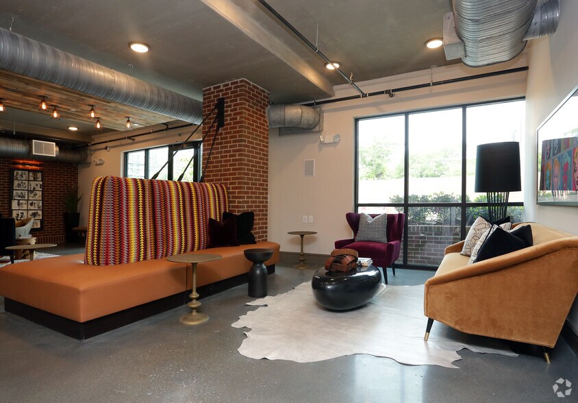 More Photos Of 195 W Davis St, Dallas Apartments For Lease