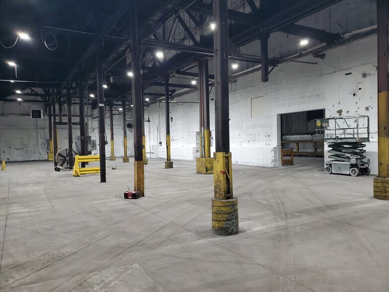 More Photos Of 1301 Raspberry St, Erie Warehouse For Lease