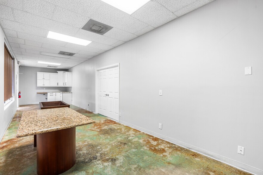 More Photos Of 1605-1613 91st Ct, Vero Beach Light Manufacturing For Sale