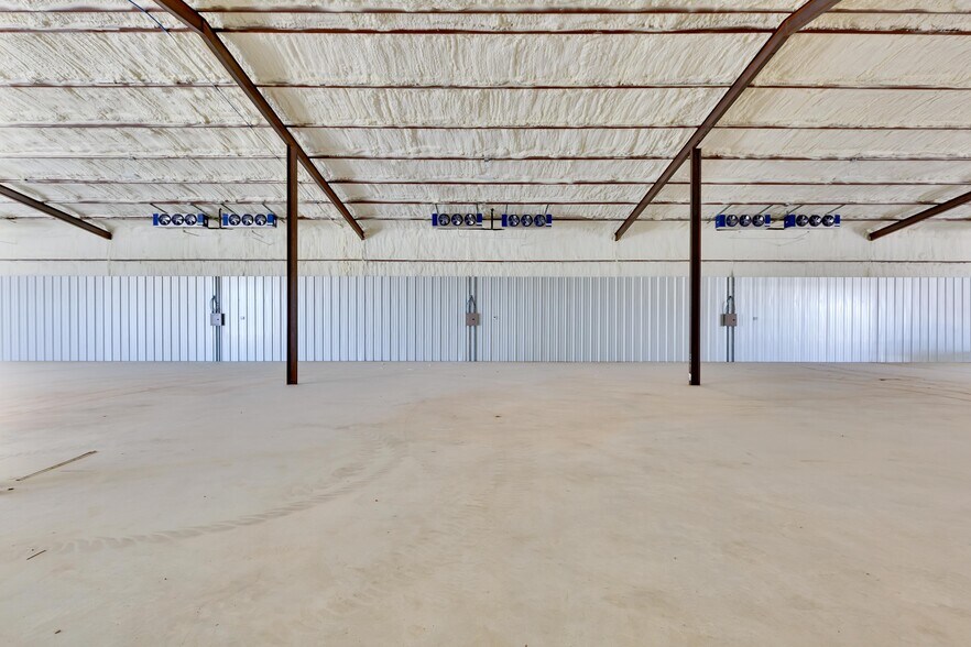 More Photos Of 343 Miracle Mile, Stonewall Warehouse For Lease