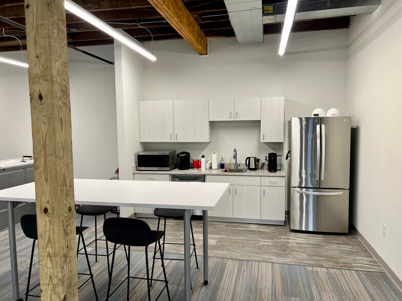 More Photos Of 656-658 S Main St, Greenville Loft Creative Space For Lease