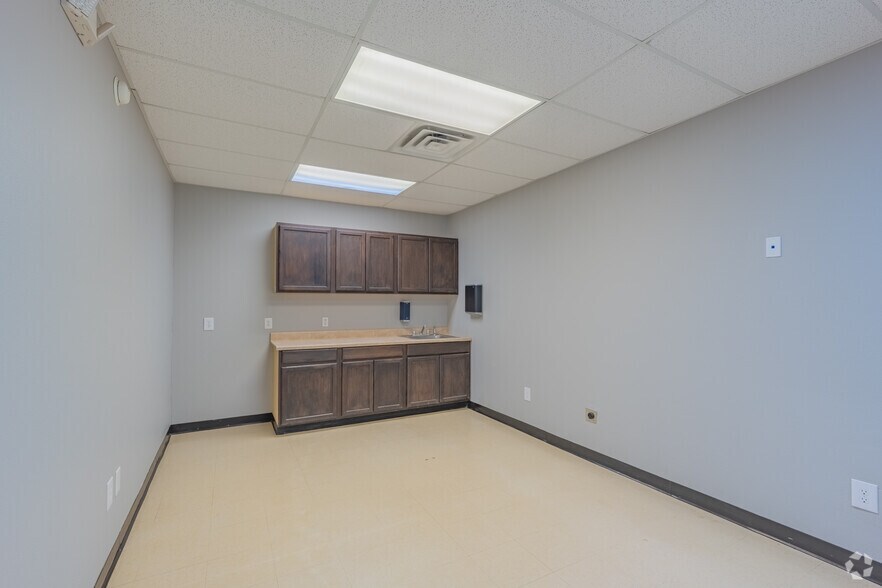 More Photos Of 8511 W Interstate 20, Midland Warehouse For Lease