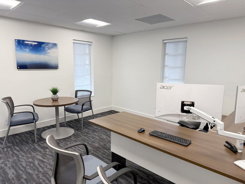 More Photos Of 1570 Shadowlawn Dr, Naples Office For Lease