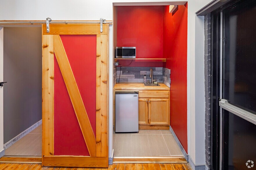 More Photos Of 415 W Huron St, Chicago Loft Creative Space For Sale