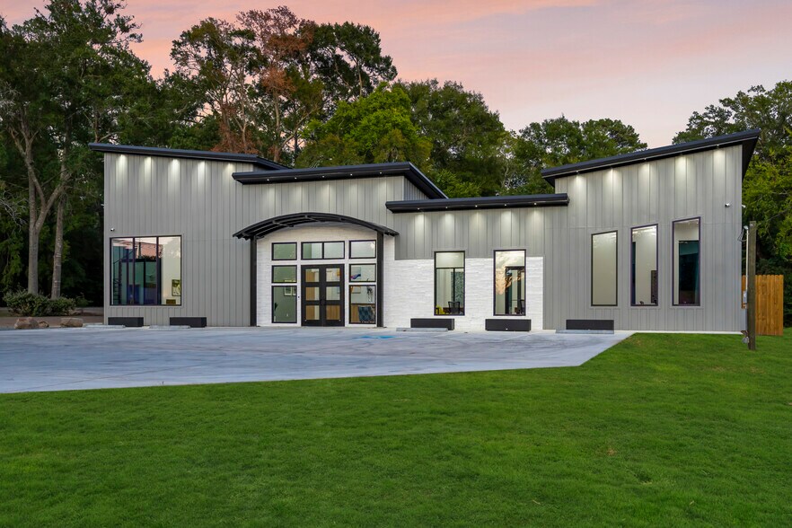 Primary Photo Of 2001 Tulane Dr, Lufkin Medical For Sale