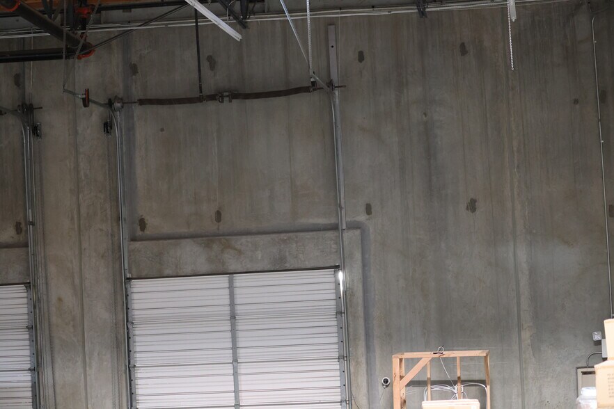 More Photos Of 15823 W Monte St, Sylmar Distribution For Lease