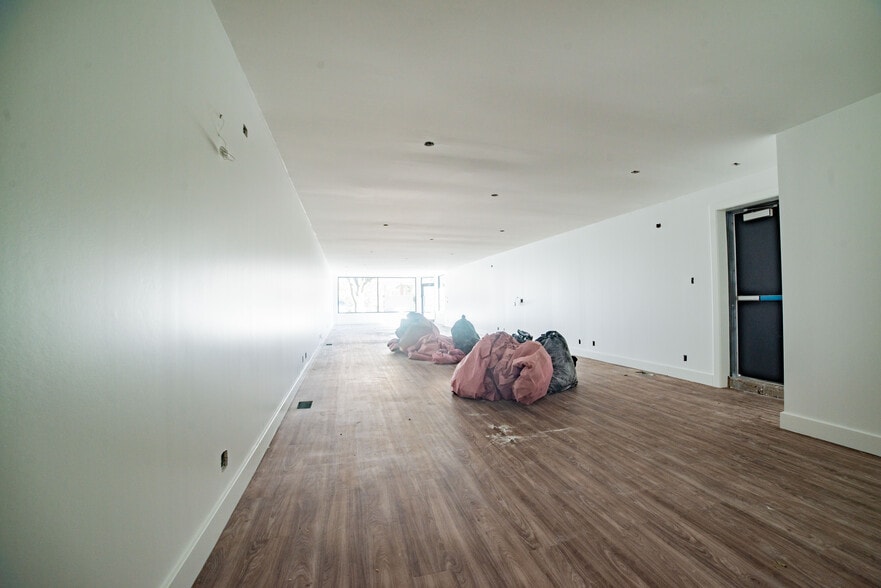 More Photos Of 5914 Troost Ave, Kansas City Flex For Lease