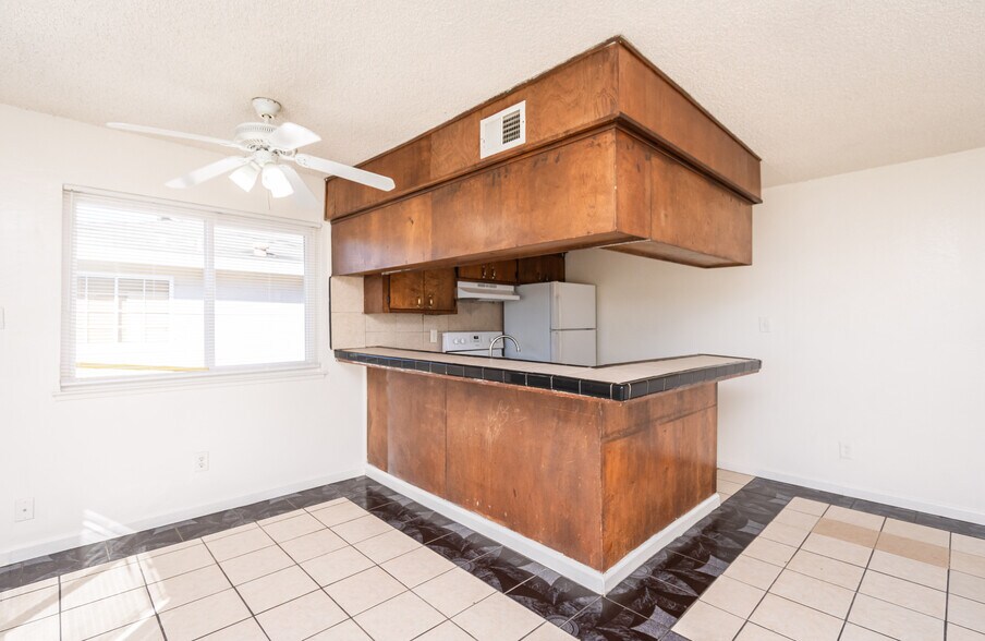 More Photos Of 10 Nedra Ct, Sacramento Apartments For Sale