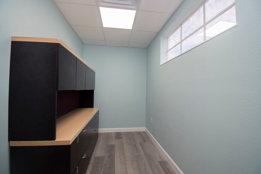 More Photos Of 4535 Tamiami Trl, Port Charlotte Office For Lease
