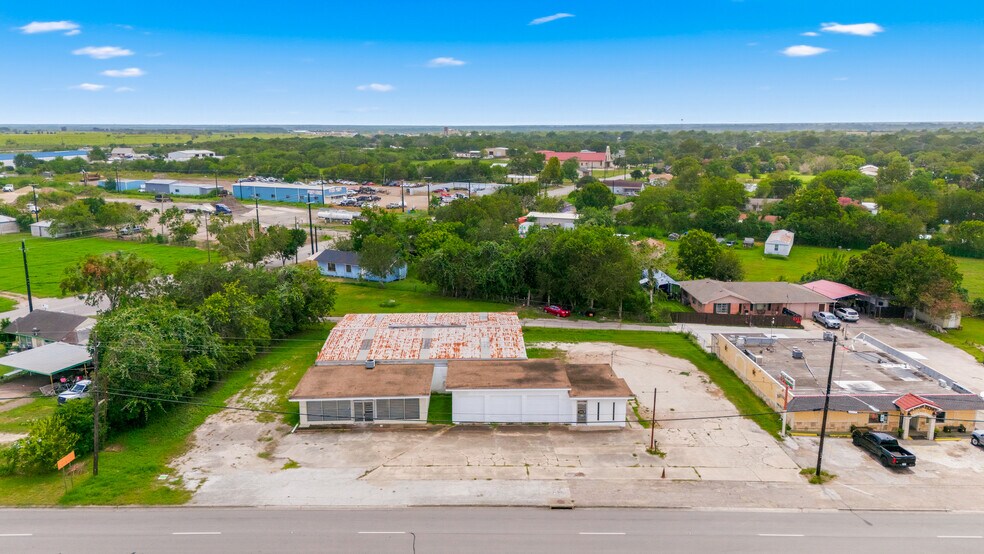 More Photos Of 4107 Port Lavaca Dr, Victoria Showroom For Sale