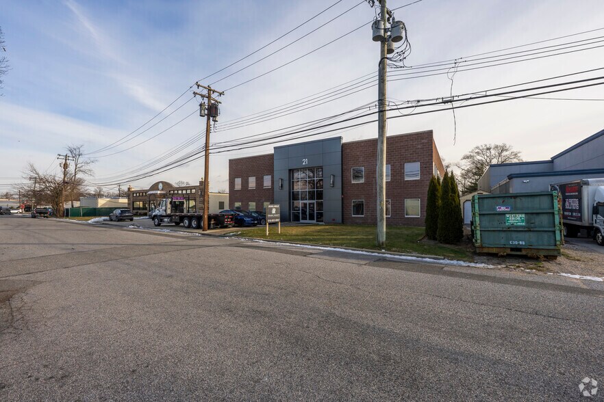 More Photos Of 21 Deforest St, Amityville Warehouse For Sale