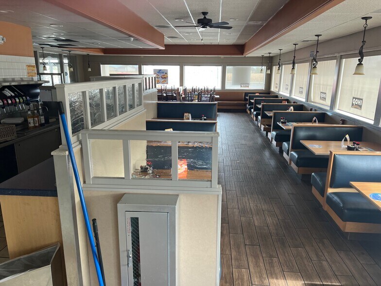 More Photos Of 1347 Kinneman Dr, Bourbonnais Restaurant For Sale