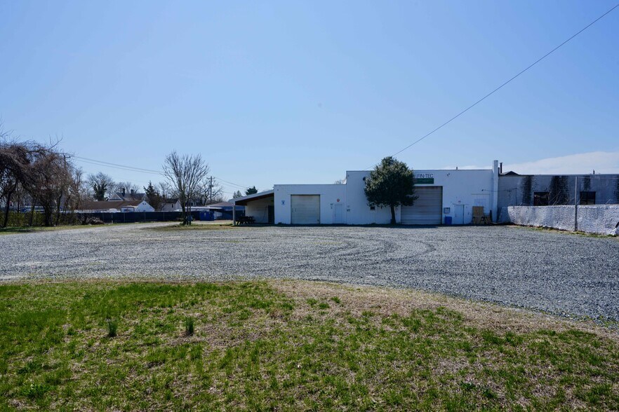 More Photos Of 712 Brown St, Salisbury Auto Repair For Sale