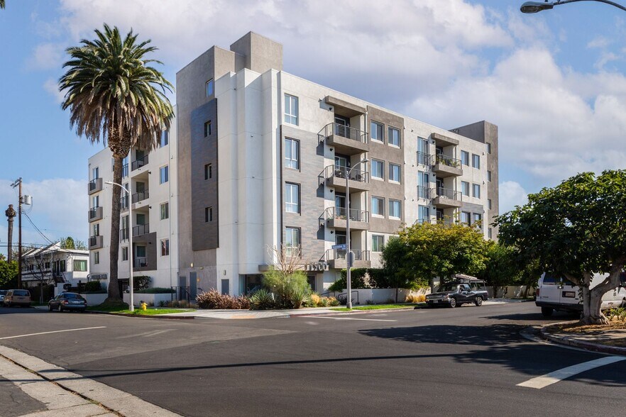 More Photos Of 11900 Courtleigh Dr, Los Angeles Apartments For Sale