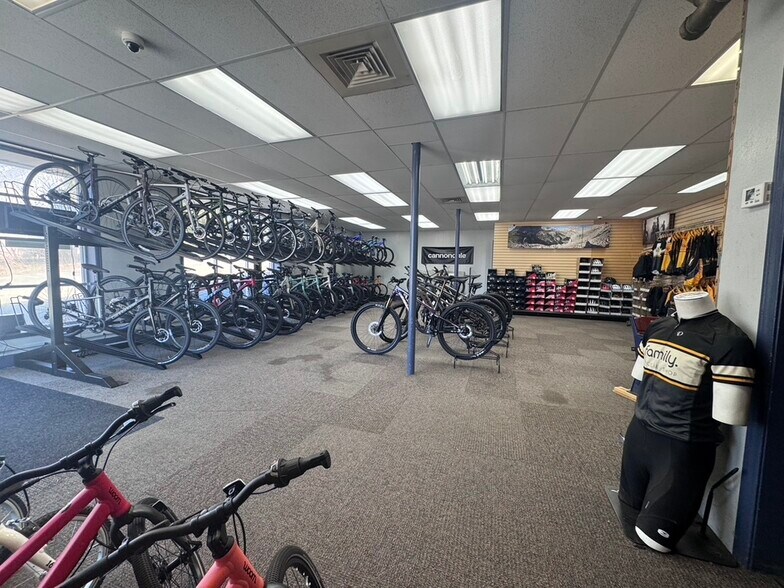 More Photos Of 217 Shaker Rd, East Longmeadow Freestanding For Lease