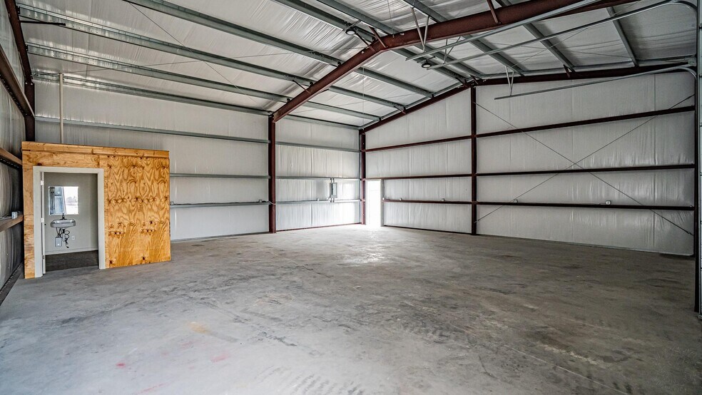 More Photos Of 5975 Stacy Ln, Weatherford Industrial For Lease