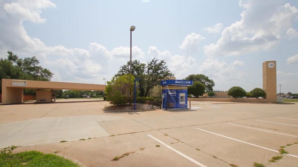 More Photos Of 3200 E Memorial Rd, Edmond Medical For Lease