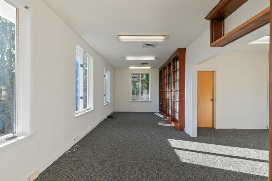 More Photos Of 8417 Patterson Ave, Richmond Office For Lease