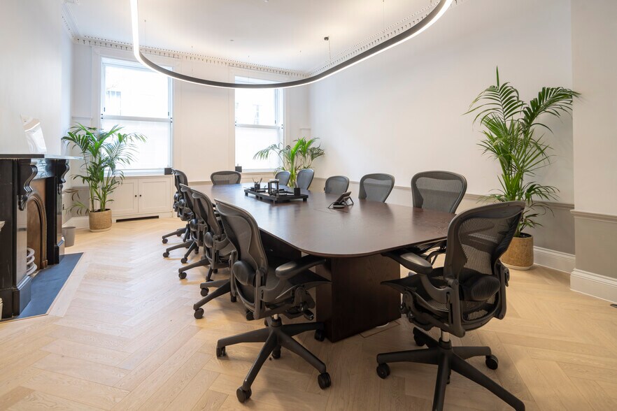 More Photos Of 33 Bedford St, London Office For Lease