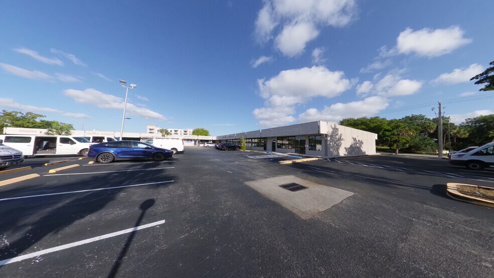 More Photos Of 8401-8463 W McNab Rd, Tamarac General Retail For Lease