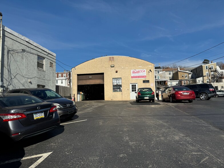 More Photos Of 409 E Lafayette St, Norristown Auto Repair For Sale