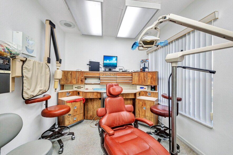 More Photos Of 3417 Tamiami Trl, Port Charlotte Medical For Lease