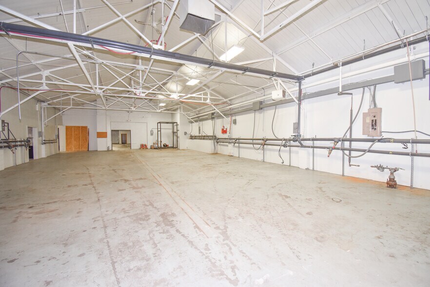 More Photos Of 102 Sharron Ave, Plattsburgh Warehouse For Lease