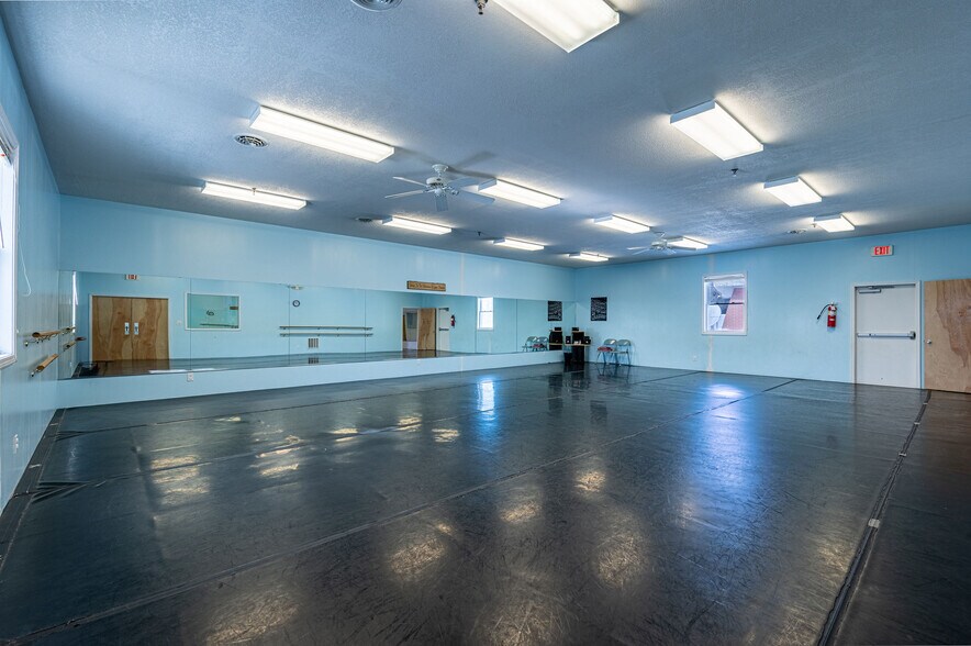 More Photos Of 1366 S Wabash St, Wabash Office For Sale