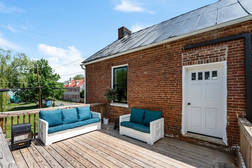 More Photos Of 7211 Queen St, Middleway Flex For Sale