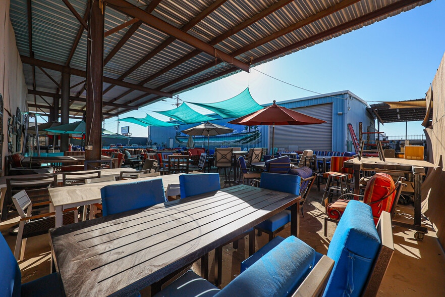 More Photos Of 236 S Alma School Rd, Mesa Showroom For Sale