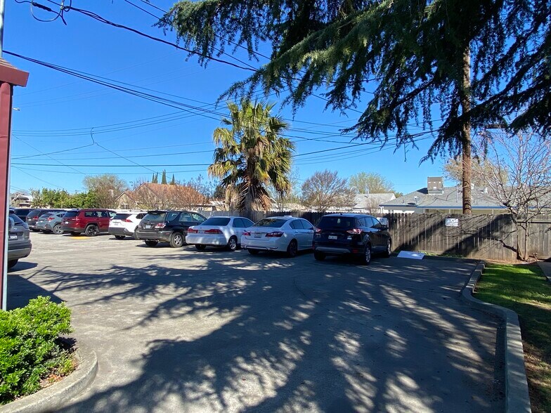 More Photos Of 525 W Kettleman Ln, Lodi Office For Lease