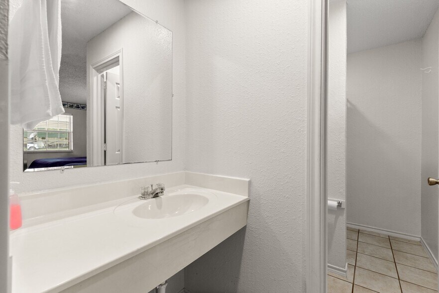 More Photos Of 9530 W FM 515, Alba Specialty For Sale
