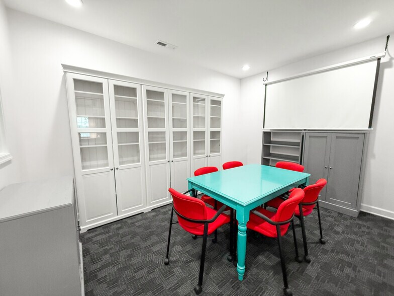 More Photos Of 100 Red Oak Drive, Staunton Office For Sale