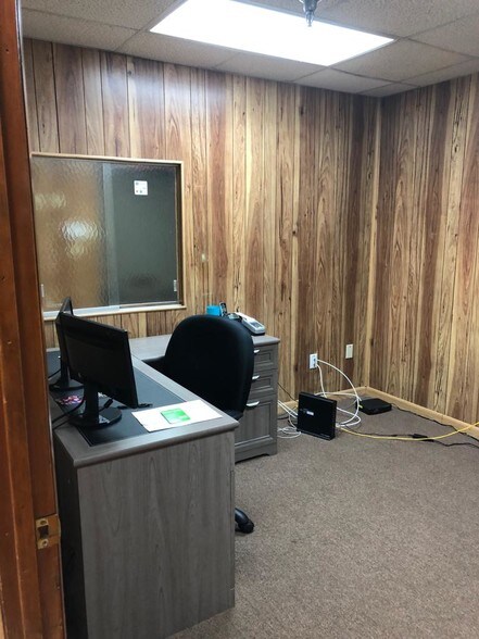 More Photos Of 6709 NW 84th Ave, Doral Light Distribution For Lease