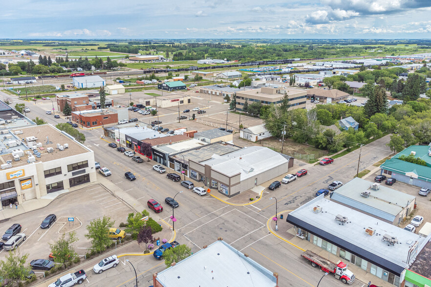 More Photos Of 4901 49 ave, Lloydminster Storefront For Sale