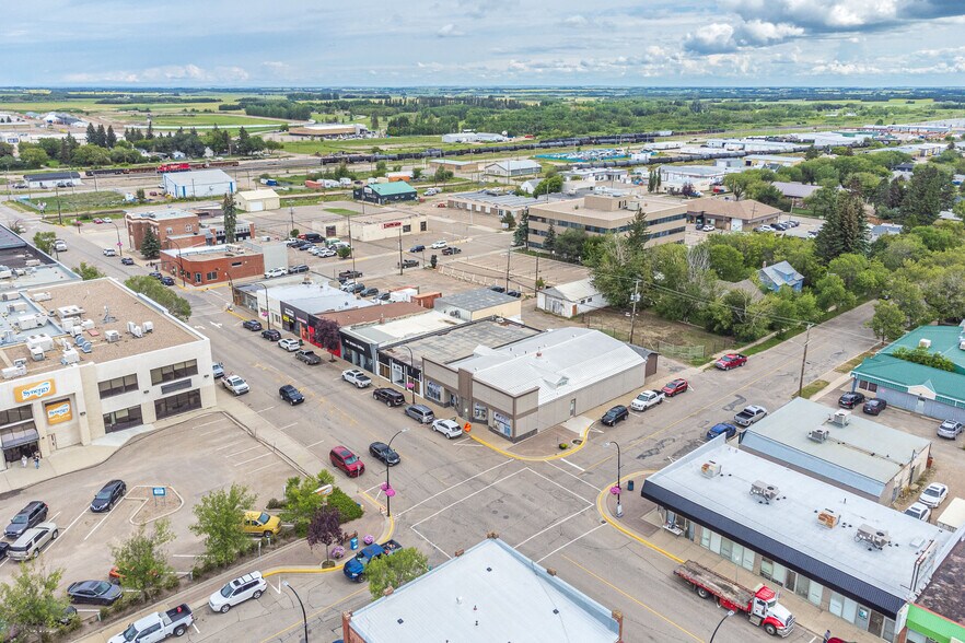 More Photos Of 4901 49 ave, Lloydminster Storefront For Sale