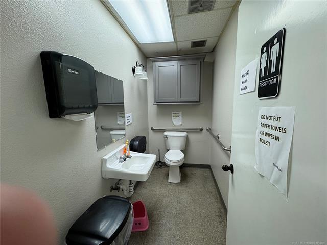 More Photos Of 1029 E Washington Ave, Mcalester Rehabilitation Center For Sale