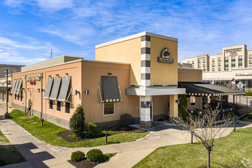 Primary Photo Of 1210 Strassner Dr, Brentwood Restaurant For Lease