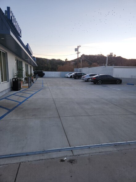 More Photos Of 6630 Foothill Blvd, Tujunga Freestanding For Lease