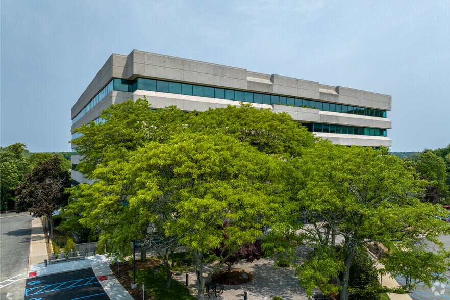 More Photos Of 555 Taxter Rd, Elmsford Office For Lease