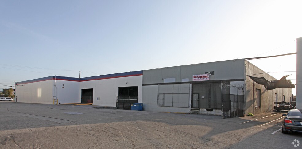 More Photos Of 2050 E 15th St, Los Angeles Warehouse For Lease