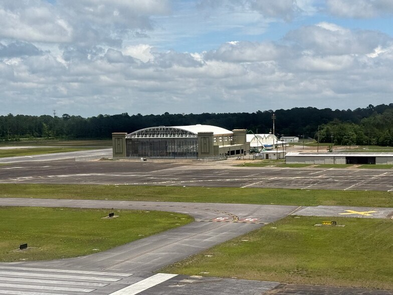 More Photos Of 8100 Airbus Military Dr, Mobile Airplane Hangar For Lease
