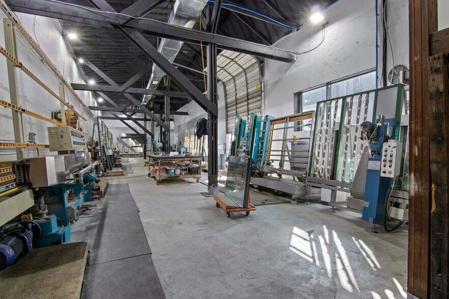 More Photos Of 390 Moffitt Blvd, Islip Warehouse For Sale